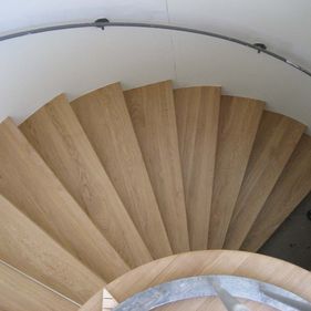 Stiege mit Parkettboden