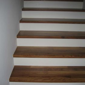 Stiege mit Parkettboden